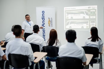 Personas participando de una capacitación 